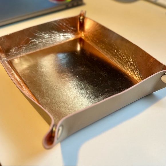 Oliver Bonas large leather catchall jewelry tray nude copper rose gold - Picture 4 of 5